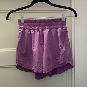 Lululemon Hotty Hot 4” Mid Rise Shorts